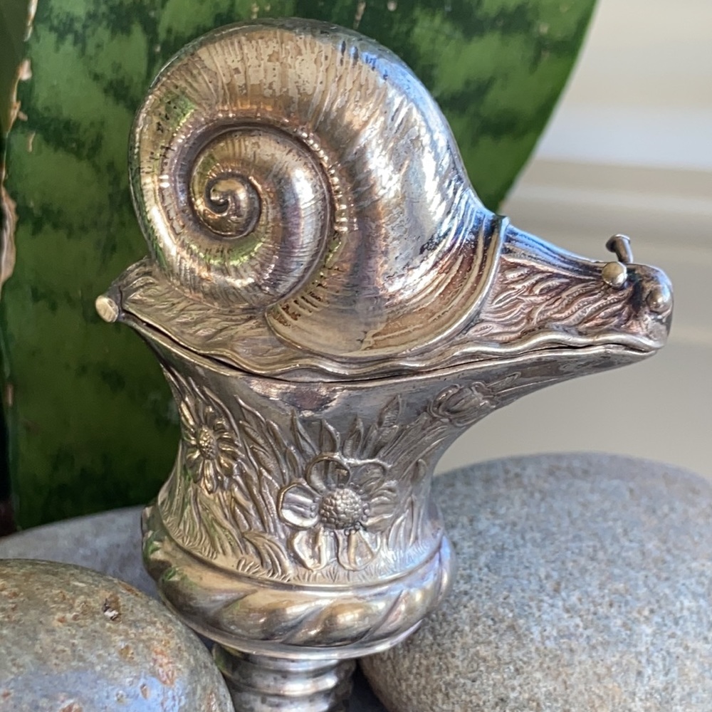 Vintage silver snail bottle stopper